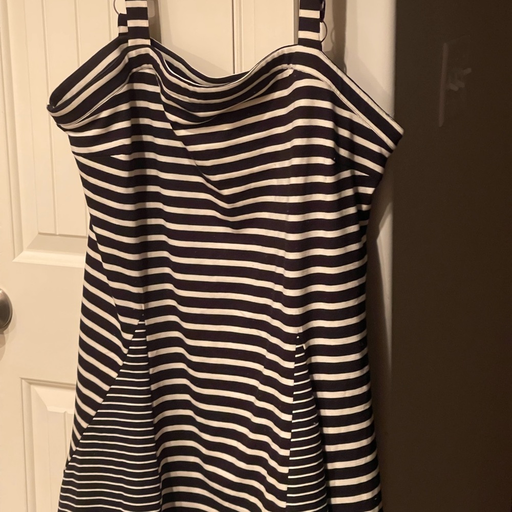 Size22/24, black and white dress